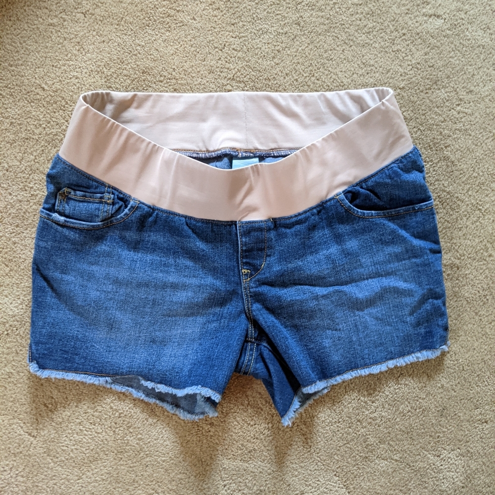 Old Navy Maternity Shorts. Great condition!